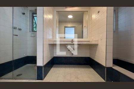 Casa à venda com 450m², 4 quartos e 4 vagas Casa à venda com 450m², 4 quartos e 4 vagasBanheiro