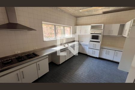 Casa à venda com 450m², 4 quartos e 4 vagas Casa à venda com 450m², 4 quartos e 4 vagasCozinha