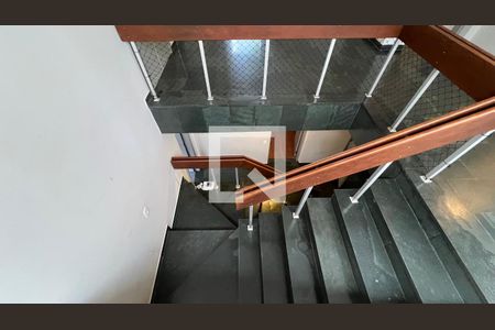 Casa à venda com 450m², 4 quartos e 4 vagas Casa à venda com 450m², 4 quartos e 4 vagasLiving
