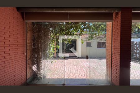 Casa à venda com 450m², 4 quartos e 4 vagas Casa à venda com 450m², 4 quartos e 4 vagasQuintal
