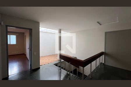 Casa à venda com 450m², 4 quartos e 4 vagas Casa à venda com 450m², 4 quartos e 4 vagasLiving