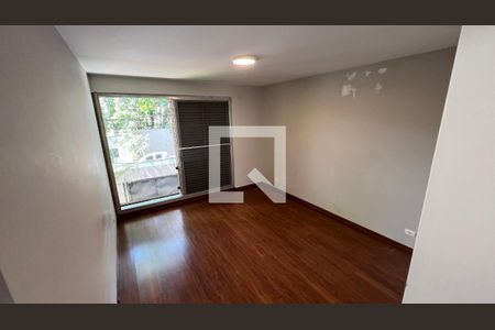 Casa à venda com 450m², 4 quartos e 4 vagas Casa à venda com 450m², 4 quartos e 4 vagasQuarto 1