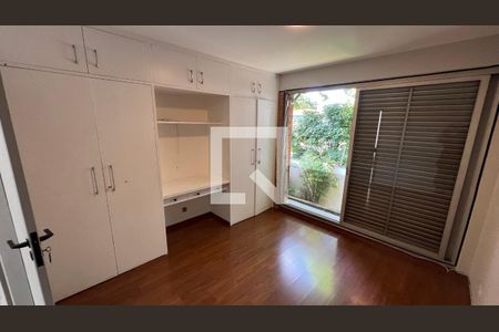 Casa à venda com 450m², 4 quartos e 4 vagas Casa à venda com 450m², 4 quartos e 4 vagasQuarto 2