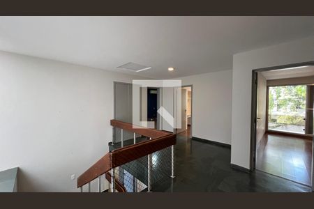 Casa à venda com 450m², 4 quartos e 4 vagas Casa à venda com 450m², 4 quartos e 4 vagasLiving
