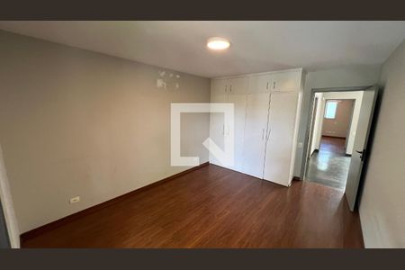 Casa à venda com 450m², 4 quartos e 4 vagas Casa à venda com 450m², 4 quartos e 4 vagasQuarto 1
