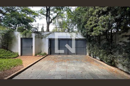Casa à venda com 450m², 4 quartos e 4 vagas Casa à venda com 450m², 4 quartos e 4 vagasGaragem