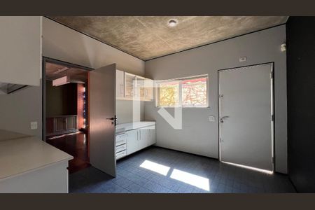 Casa à venda com 450m², 4 quartos e 4 vagas Casa à venda com 450m², 4 quartos e 4 vagasCopa