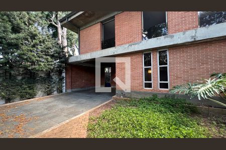 Casa à venda com 450m², 4 quartos e 4 vagas Casa à venda com 450m², 4 quartos e 4 vagasGaragem