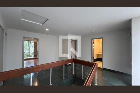 Casa à venda com 450m², 4 quartos e 4 vagas Casa à venda com 450m², 4 quartos e 4 vagasLiving