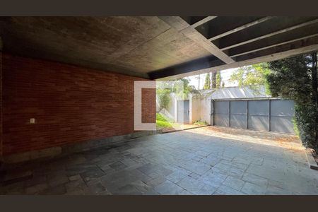 Casa à venda com 450m², 4 quartos e 4 vagas Casa à venda com 450m², 4 quartos e 4 vagasGaragem