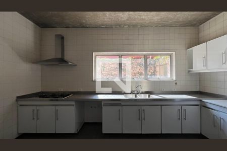 Casa à venda com 450m², 4 quartos e 4 vagas Casa à venda com 450m², 4 quartos e 4 vagasCozinha