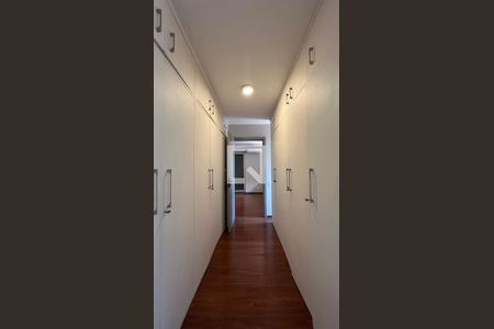 Casa à venda com 450m², 4 quartos e 4 vagas Casa à venda com 450m², 4 quartos e 4 vagasCloset da suíte 1