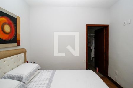 Casa à venda com 300m², 5 quartos e 2 vagas Casa à venda com 300m², 5 quartos e 2 vagasQuarto 2