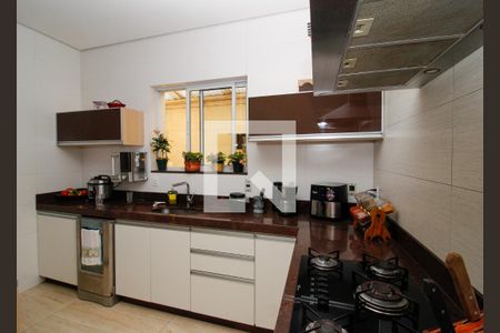 Casa à venda com 300m², 5 quartos e 2 vagas Casa à venda com 300m², 5 quartos e 2 vagasCozinha