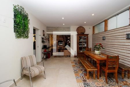 Casa à venda com 300m², 5 quartos e 2 vagas Casa à venda com 300m², 5 quartos e 2 vagasEspaço Gourmet