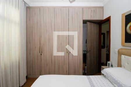 Casa à venda com 300m², 5 quartos e 2 vagas Casa à venda com 300m², 5 quartos e 2 vagasQuarto 2