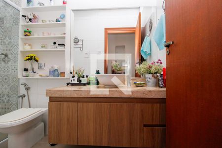 Casa à venda com 300m², 5 quartos e 2 vagas Casa à venda com 300m², 5 quartos e 2 vagasBanheiro Social