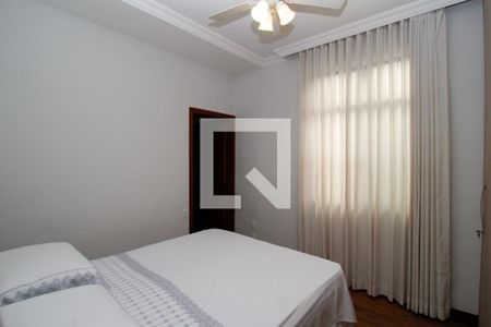 Casa à venda com 300m², 5 quartos e 2 vagas Casa à venda com 300m², 5 quartos e 2 vagasQuarto 2