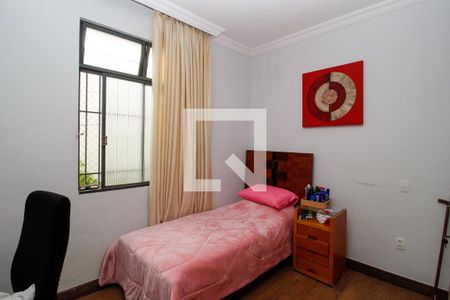 Casa à venda com 300m², 5 quartos e 2 vagas Casa à venda com 300m², 5 quartos e 2 vagasQuarto 3