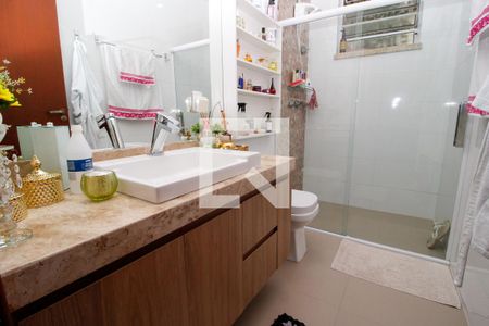 Casa à venda com 300m², 5 quartos e 2 vagas Casa à venda com 300m², 5 quartos e 2 vagasBanheiro/Quarto 2