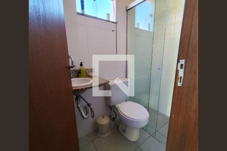 Casa à venda com 300m², 5 quartos e 2 vagas Casa à venda com 300m², 5 quartos e 2 vagasBanheiro de Serviço