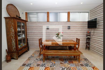 Casa à venda com 300m², 5 quartos e 2 vagas Casa à venda com 300m², 5 quartos e 2 vagasEspaço Gourmet