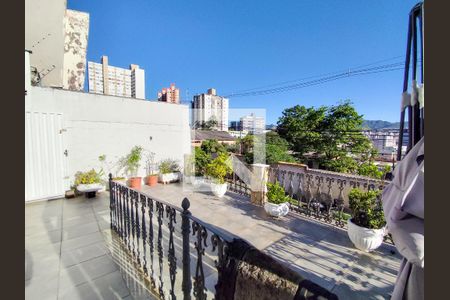 Casa à venda com 300m², 5 quartos e 2 vagas Casa à venda com 300m², 5 quartos e 2 vagasÁrea comum