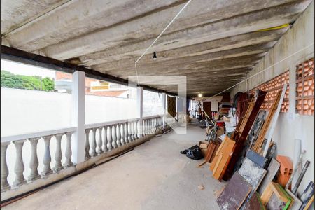 Casa à venda com 250m², 3 quartos e 2 vagas Casa à venda com 250m², 3 quartos e 2 vagasTerraço