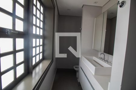 Casa à venda com 450m², 5 quartos e 3 vagasBanheiro da Suíte 4 - Senhor