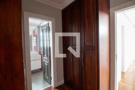 Casa à venda com 450m², 5 quartos e 3 vagasCloset da suíte 2