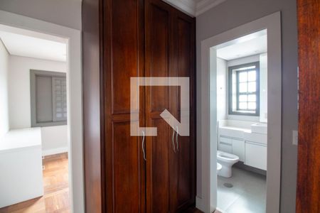 Casa à venda com 450m², 5 quartos e 3 vagasCloset da suíte 2