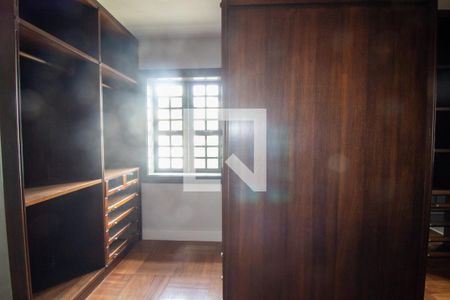 Casa à venda com 450m², 5 quartos e 3 vagasCloset da suíte 4