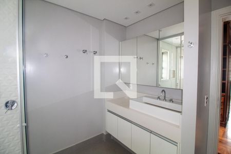 Casa à venda com 450m², 5 quartos e 3 vagasBanheiro da Suíte 4 - Senhora