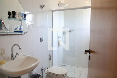 Casa à venda com 190m², 3 quartos e 2 vagas Casa à venda com 190m², 3 quartos e 2 vagasBanheiro da Suíte 3