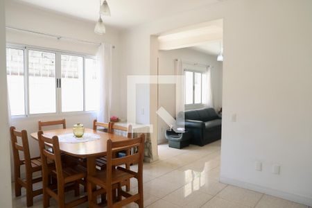 Casa à venda com 190m², 3 quartos e 2 vagas Casa à venda com 190m², 3 quartos e 2 vagasSala de Jantar