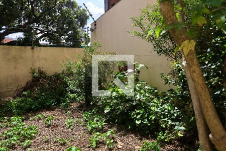 Casa à venda com 190m², 3 quartos e 2 vagas Casa à venda com 190m², 3 quartos e 2 vagasQuintal