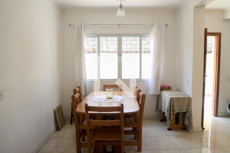 Casa à venda com 190m², 3 quartos e 2 vagas Casa à venda com 190m², 3 quartos e 2 vagasSala de Jantar