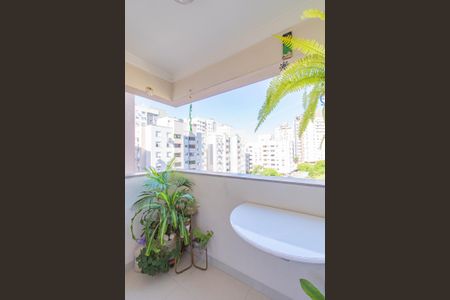 Apartamento à venda com 68m², 2 quartos e 1 vaga Apartamento à venda com 68m², 2 quartos e 1 vagaVaranda