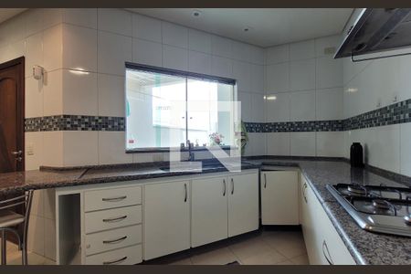 Casa à venda com 398m², 4 quartos e 7 vagasCozinha