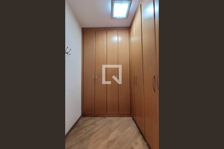 Casa à venda com 398m², 4 quartos e 7 vagasCloset