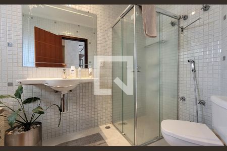 Casa à venda com 398m², 4 quartos e 7 vagasBanheiro da suíte