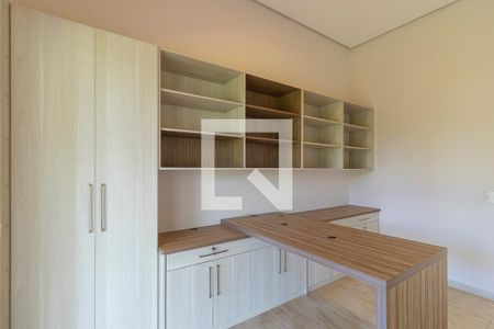 Casa de condomínio à venda com 1200m², 3 quartos e 10 vagasEscritório