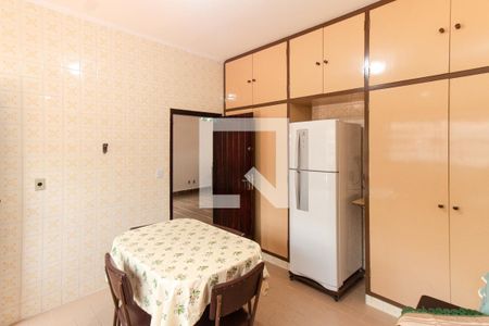 Casa à venda com 199m², 3 quartos e 4 vagas Casa à venda com 199m², 3 quartos e 4 vagasCozinha