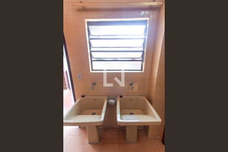 Casa à venda com 199m², 3 quartos e 4 vagas Casa à venda com 199m², 3 quartos e 4 vagasÁrea de Serviço