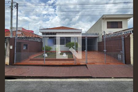 Casa à venda com 199m², 3 quartos e 4 vagas Casa à venda com 199m², 3 quartos e 4 vagasFachada