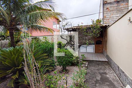 Casa à venda com 180m², 2 quartos e 2 vagas Casa à venda com 180m², 2 quartos e 2 vagasparte de tras da casa