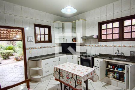 Casa à venda com 180m², 2 quartos e 2 vagas Casa à venda com 180m², 2 quartos e 2 vagascozinha