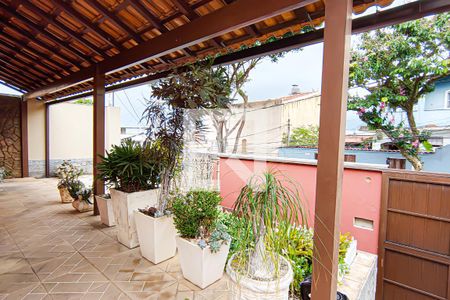 Casa à venda com 180m², 2 quartos e 2 vagas Casa à venda com 180m², 2 quartos e 2 vagasfrente da casa