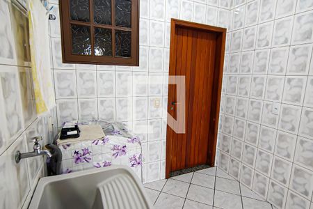 Casa à venda com 180m², 2 quartos e 2 vagas Casa à venda com 180m², 2 quartos e 2 vagasarea de serviço