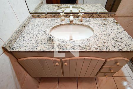 Casa à venda com 180m², 2 quartos e 2 vagas Casa à venda com 180m², 2 quartos e 2 vagasbanheiro